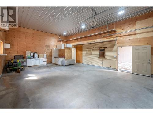 106 Saddlehorn Drive, Kaleden, BC - Indoor Photo Showing Garage