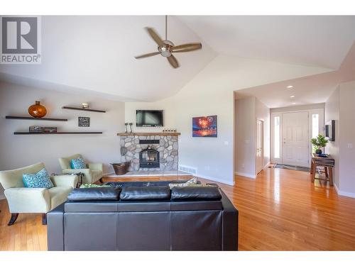 106 Saddlehorn Drive, Kaleden, BC - Indoor Photo Showing Living Room With Fireplace