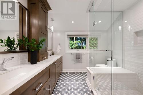 15 Wood Glen Road, Toronto (Birchcliffe-Cliffside), ON - Indoor Photo Showing Bathroom