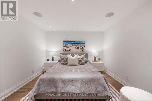 15 Wood Glen Road, Toronto (Birchcliffe-Cliffside), ON - Indoor Photo Showing Bedroom