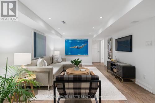 15 Wood Glen Road, Toronto (Birchcliffe-Cliffside), ON - Indoor Photo Showing Living Room