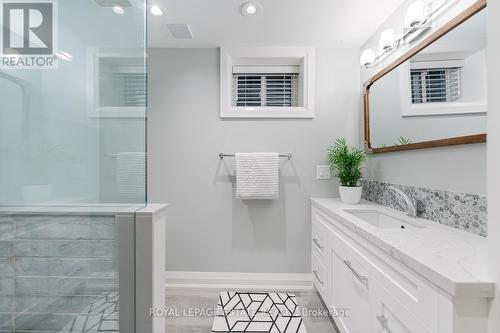 15 Wood Glen Road, Toronto (Birchcliffe-Cliffside), ON - Indoor Photo Showing Bathroom