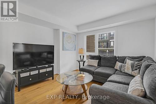 B - 22 Lookout Drive E, Clarington (Bowmanville), ON - Indoor Photo Showing Living Room