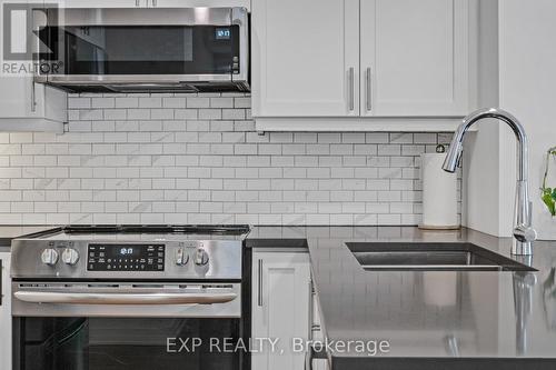 B - 22 Lookout Drive E, Clarington (Bowmanville), ON - Indoor Photo Showing Kitchen With Double Sink