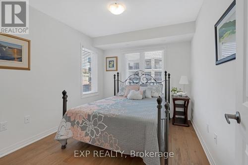 B - 22 Lookout Drive E, Clarington (Bowmanville), ON - Indoor Photo Showing Bedroom