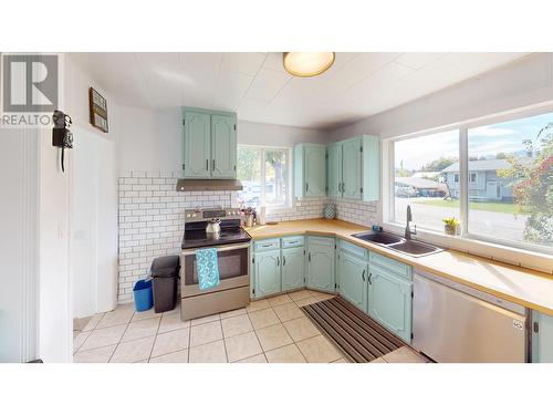 505 10Th Street, Golden, BC - Indoor Photo Showing Kitchen With Double Sink