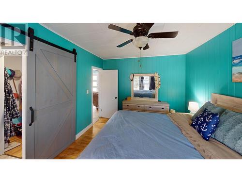 505 10Th Street, Golden, BC - Indoor Photo Showing Bedroom