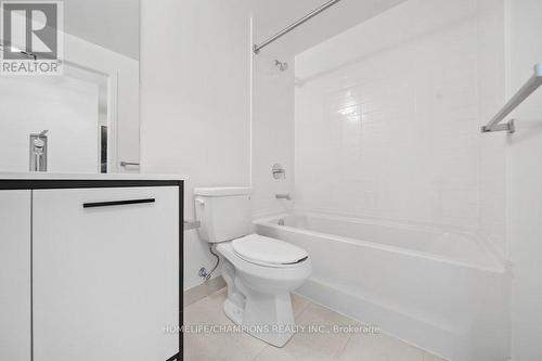 318 - 185 Deerfield Road, Newmarket (Central Newmarket), ON - Indoor Photo Showing Bathroom