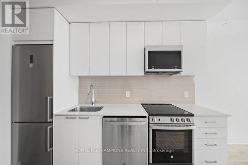 318 - 185 Deerfield Road, Newmarket (Central Newmarket), ON - Indoor Photo Showing Kitchen With Upgraded Kitchen