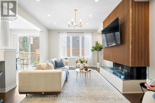 442 Grey Landing Drive, Milton (Ford), ON - Indoor Photo Showing Living Room