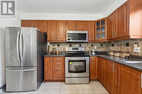 32 Dunblaine Crescent, Brampton, ON - Indoor Photo Showing Kitchen With Stainless Steel Kitchen