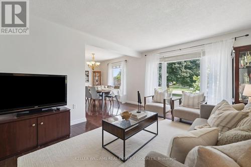 32 Dunblaine Crescent, Brampton, ON - Indoor Photo Showing Living Room