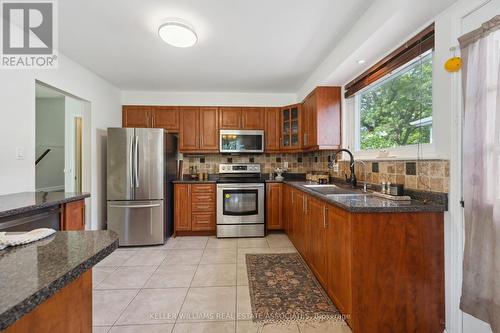 32 Dunblaine Crescent, Brampton (Southgate), ON - Indoor Photo Showing Kitchen With Stainless Steel Kitchen With Double Sink