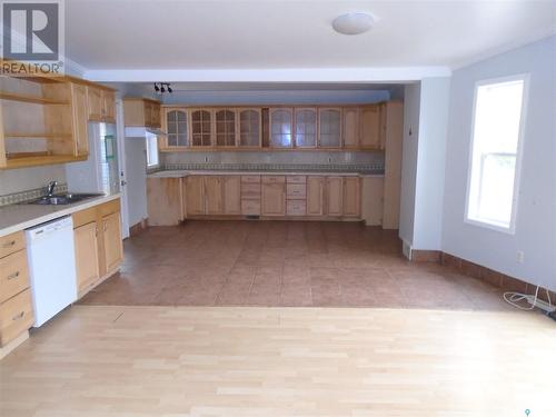 1508 6Th Avenue, Regina Beach, SK - Indoor Photo Showing Kitchen With Double Sink