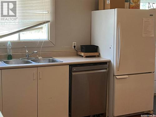 128 1St Avenue S, Coronach, SK - Indoor Photo Showing Kitchen With Double Sink