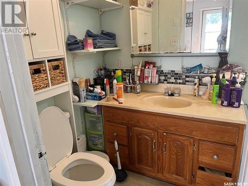 128 1St Avenue S, Coronach, SK - Indoor Photo Showing Bathroom