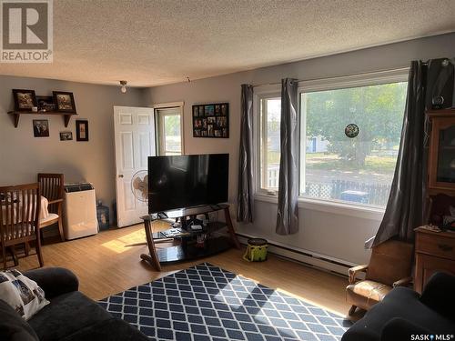 128 1St Avenue S, Coronach, SK - Indoor Photo Showing Living Room