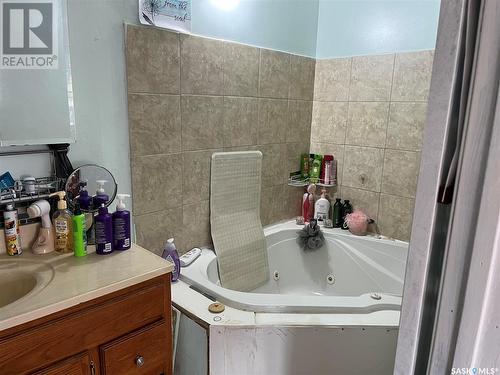 128 1St Avenue S, Coronach, SK - Indoor Photo Showing Bathroom