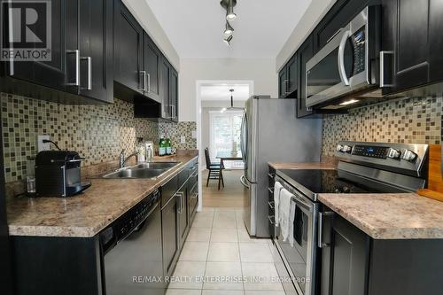 12 - 2915 Headon Forest Drive, Burlington (Headon), ON - Indoor Photo Showing Kitchen With Double Sink With Upgraded Kitchen