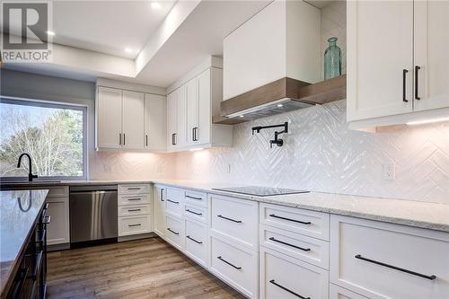 2963 Windstar Avenue, Chelmsford, ON - Indoor Photo Showing Kitchen With Upgraded Kitchen