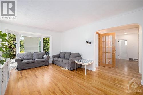 1137 Checkers Road, Ottawa, ON - Indoor Photo Showing Living Room