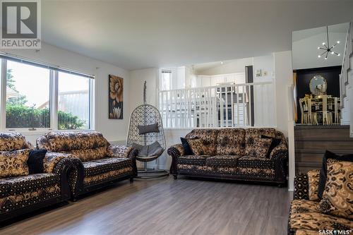 102 Epp Avenue, Saskatoon, SK - Indoor Photo Showing Living Room