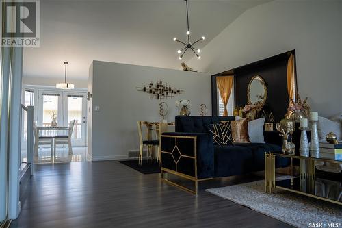 102 Epp Avenue, Saskatoon, SK - Indoor Photo Showing Living Room