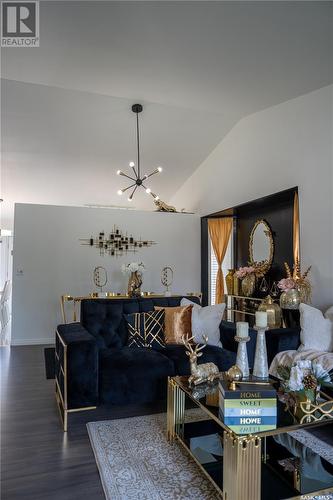 102 Epp Avenue, Saskatoon, SK - Indoor Photo Showing Living Room