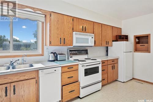 Rural Address- Middle Lake Acreage, Middle Lake, SK - Indoor Photo Showing Kitchen With Double Sink