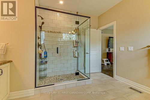 2129 Lockwood Crescent, Strathroy-Caradoc (Mount Brydges), ON - Indoor Photo Showing Bathroom