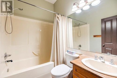 5258 Highline  Drive Unit# 119, Fernie, BC - Indoor Photo Showing Bathroom