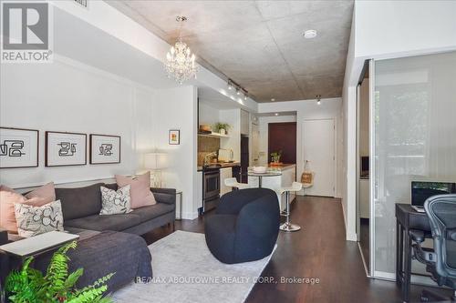 326 - 75 Portland Street, Toronto (Waterfront Communities), ON - Indoor Photo Showing Living Room