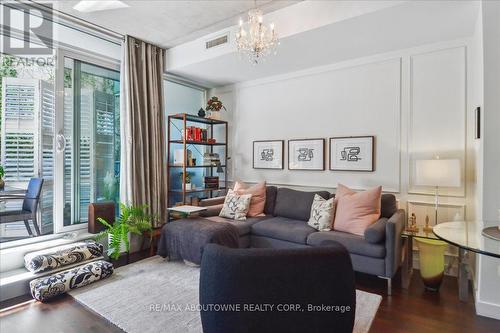 326 - 75 Portland Street, Toronto (Waterfront Communities), ON - Indoor Photo Showing Living Room