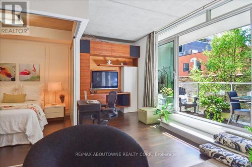 326 - 75 Portland Street, Toronto (Waterfront Communities), ON - Indoor Photo Showing Bedroom