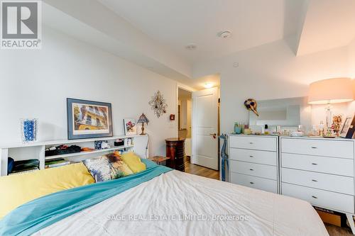 411 - 2301 Danforth Avenue, Toronto (East End-Danforth), ON - Indoor Photo Showing Bedroom