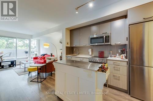 411 - 2301 Danforth Avenue, Toronto (East End-Danforth), ON - Indoor Photo Showing Kitchen