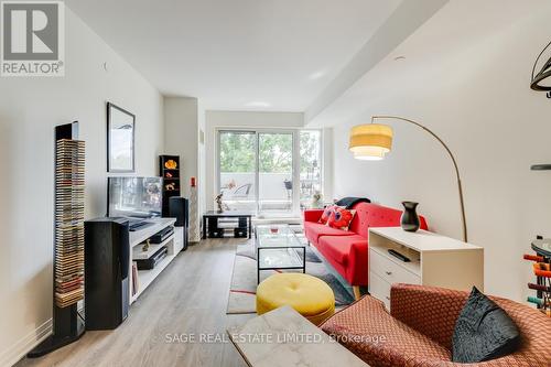 411 - 2301 Danforth Avenue, Toronto (East End-Danforth), ON - Indoor Photo Showing Living Room