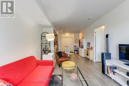 411 - 2301 Danforth Avenue, Toronto (East End-Danforth), ON - Indoor Photo Showing Living Room