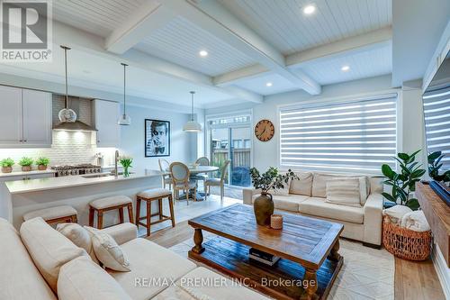 75 Landolfi Way, Bradford West Gwillimbury (Bradford), ON - Indoor Photo Showing Living Room