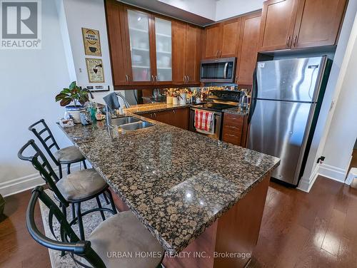 308 - 39 Upper Duke Crescent, Markham (Unionville), ON - Indoor Photo Showing Kitchen With Stainless Steel Kitchen With Double Sink