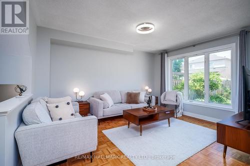 44 Wildberry Crescent, Vaughan, ON - Indoor Photo Showing Living Room