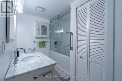 2 Rundle Crescent, Barrie, ON - Indoor Photo Showing Bathroom