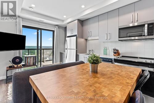 2006 - 15 Queen Street S, Hamilton, ON - Indoor Photo Showing Kitchen