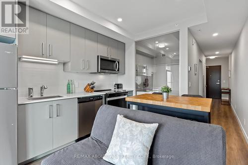 2006 - 15 Queen Street S, Hamilton, ON - Indoor Photo Showing Kitchen With Upgraded Kitchen