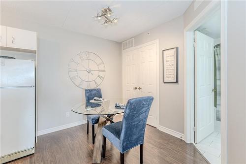 1800 Walkers Line Unit# 310, Burlington, ON - Indoor Photo Showing Dining Room