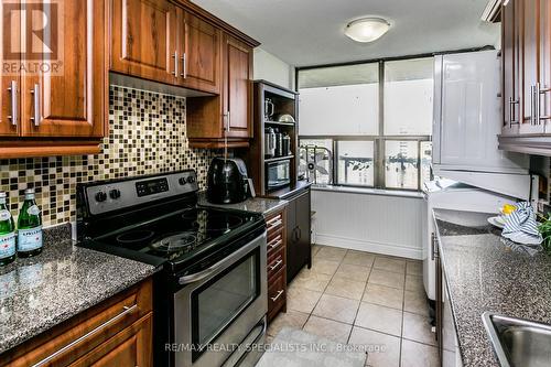 1708 - 21 Knightsbridge Road, Brampton (Queen Street Corridor), ON - Indoor Photo Showing Kitchen