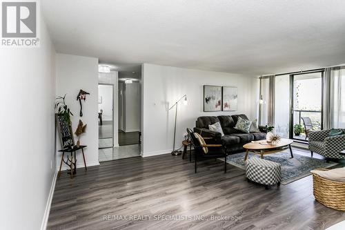 1708 - 21 Knightsbridge Road, Brampton, ON - Indoor Photo Showing Living Room