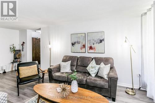 1708 - 21 Knightsbridge Road, Brampton (Queen Street Corridor), ON - Indoor Photo Showing Living Room