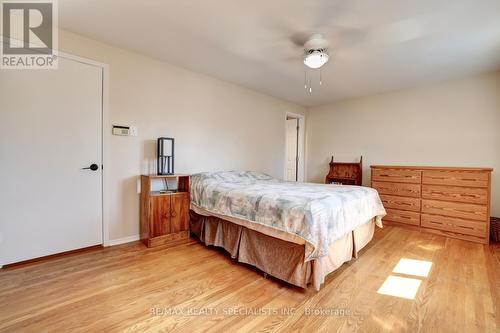 2312 Homelands Drive, Mississauga, ON - Indoor Photo Showing Bedroom