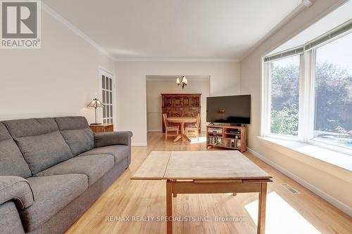 2312 Homelands Drive, Mississauga (Sheridan), ON - Indoor Photo Showing Living Room